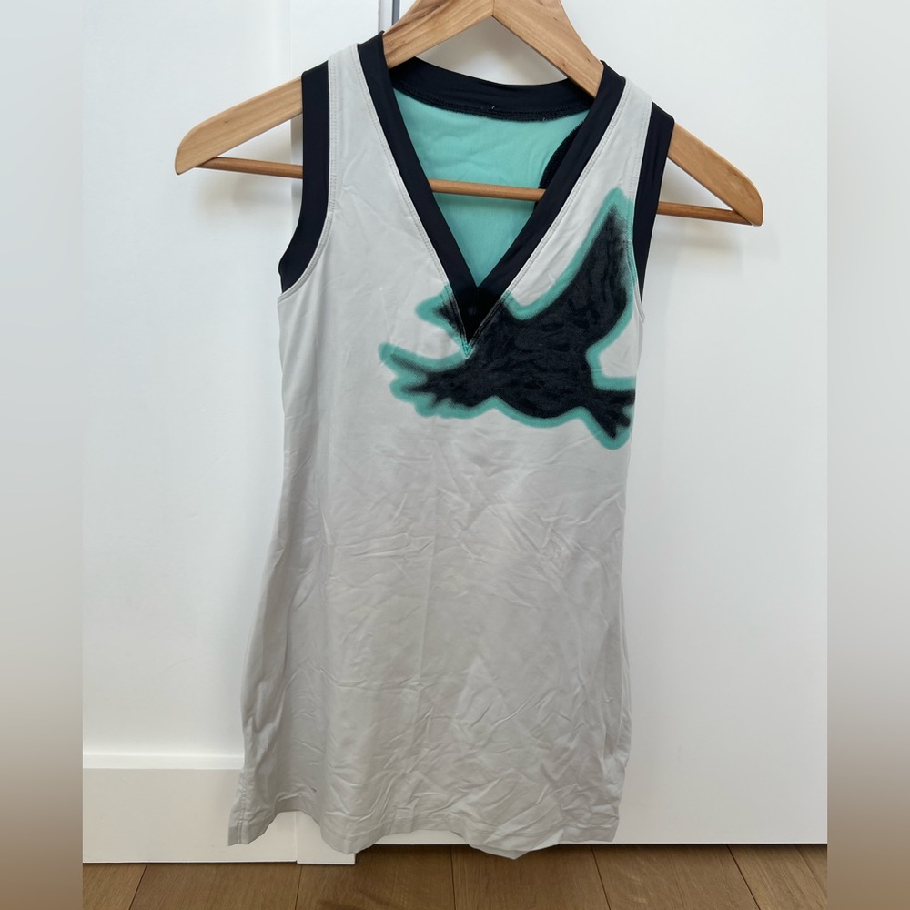 Lululemon tank size 4. Super cute. Longer cut.